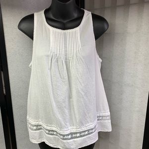 White sleeveless  cotton top